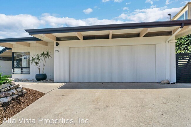 Building Photo - 4 br, 2.5 bath House - 1122 Avenida Amantea
