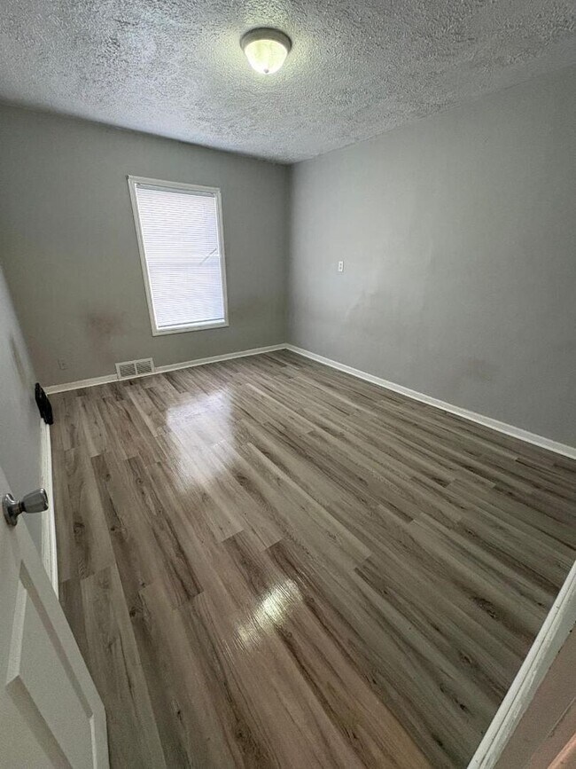 Building Photo - Spacious 4-Bedroom, 2-Bathroom Home – $1,625/Month | Accepting Section 8