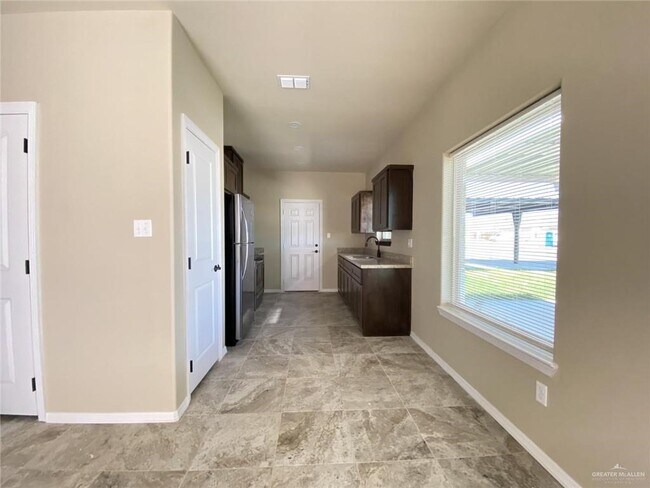 Foto del edificio - 5904 Nightingale Ave