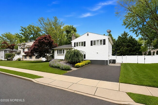Building Photo - 1114 Interlaken Ave