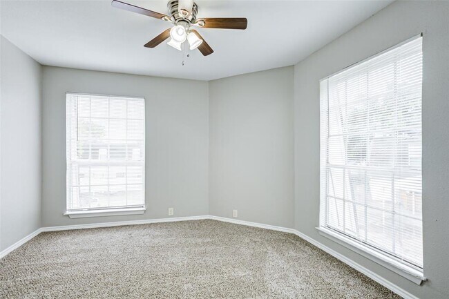 Foto del edificio - 100 Highland Park Ct