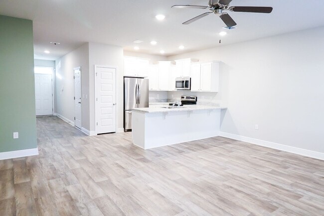 Building Photo - 6024 Royal Port Ct