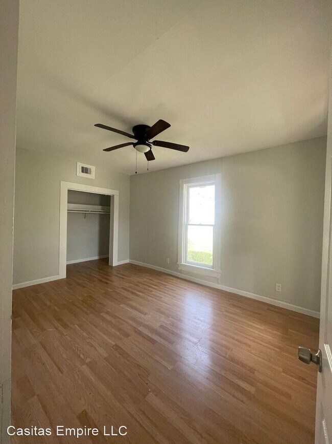 Foto del edificio - 3 br, 2 bath House - 300 S. 3rd St. Unit A