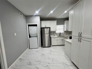 Building Photo - 3130 Walnut Bend Ln