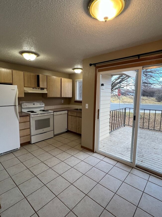 Building Photo - l502