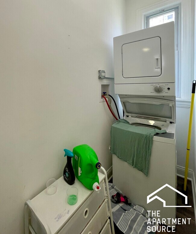 Building Photo - 2824 N Ridgeway Ave