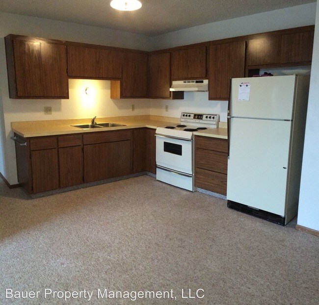 Building Photo - 679 19th St W