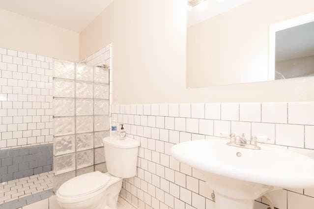 Building Photo - 640 Elm Ave