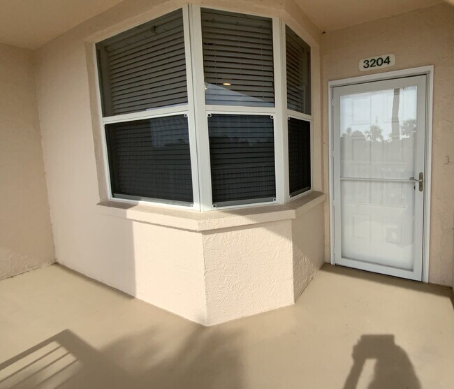 Foto del edificio - Spacious Layout: 1,595 square feet with 3 ...