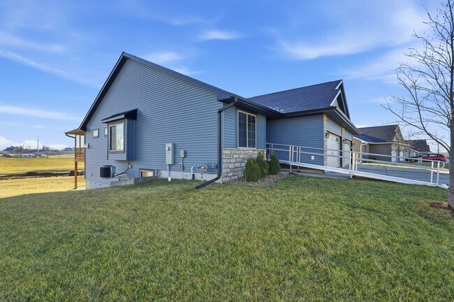 Foto del edificio - 720 Creekside Dr