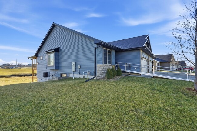 Photo - 720 Creekside Dr House