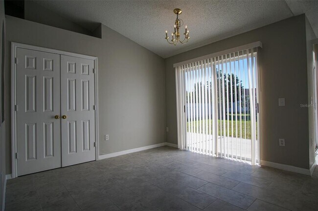 Building Photo - 678 Basingstoke Ct