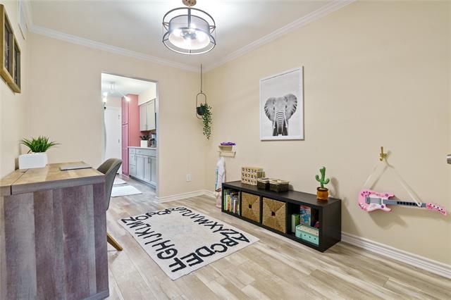 Foto del edificio - 7707 Meadow Park Dr