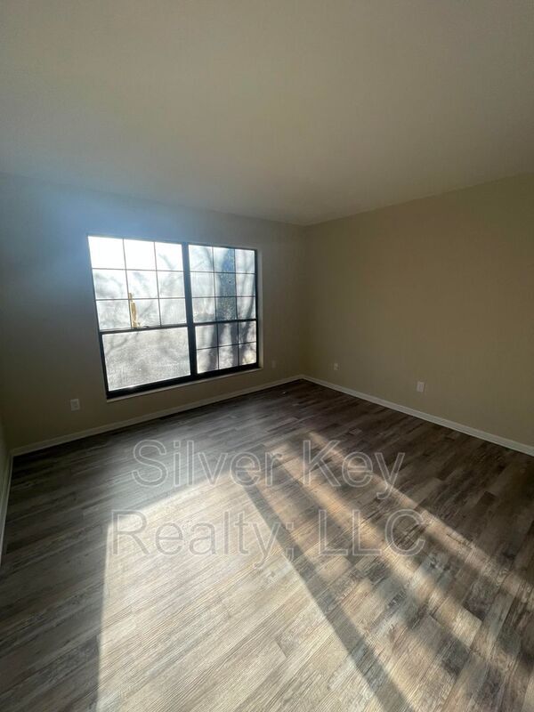 Building Photo - 311 Sunset Dr