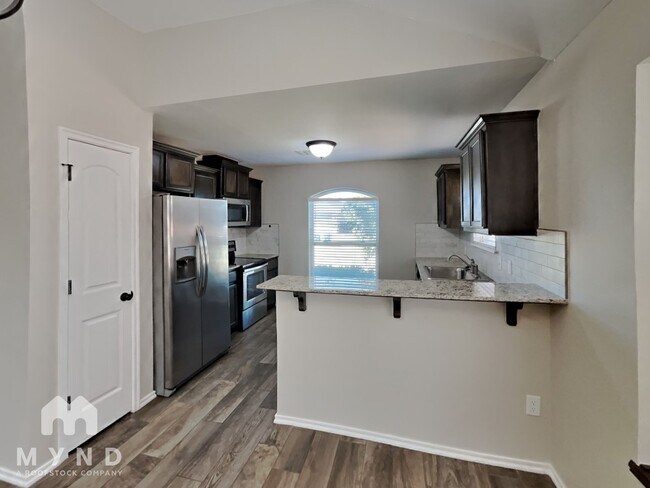 Foto del edificio - 3048 NW 182nd St