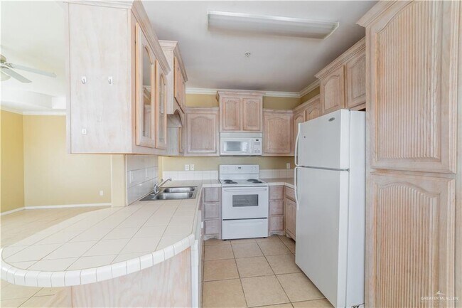 Foto del edificio - 800 W Hall Acres Rd