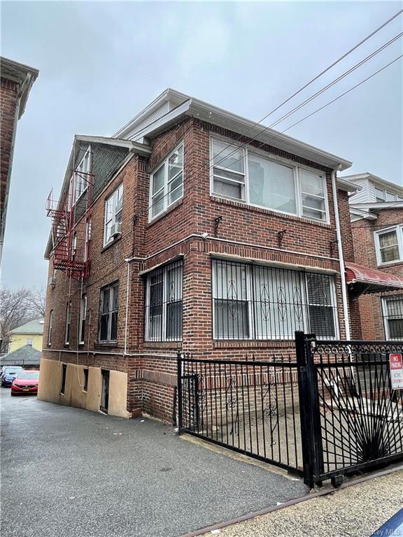 Building Photo - 4017 Carpenter Ave