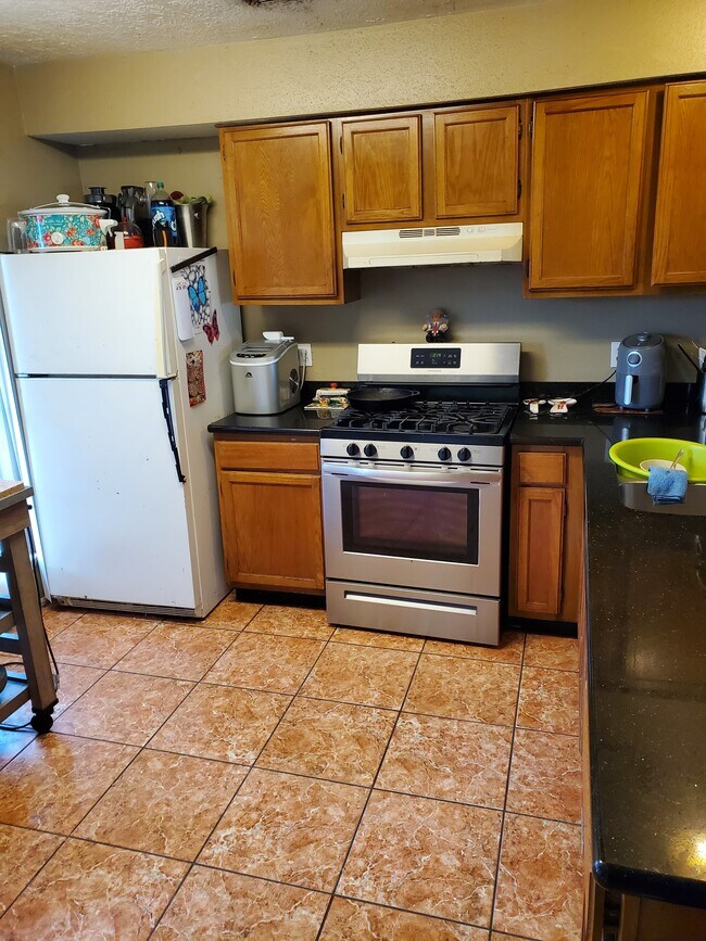 Kitchen - 446 Capehill Dr