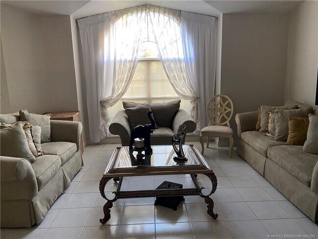 Foto del edificio - 1069 SW Jacqueline Ave