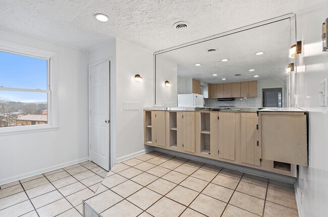 Building Photo - 4068 Boyd Dr