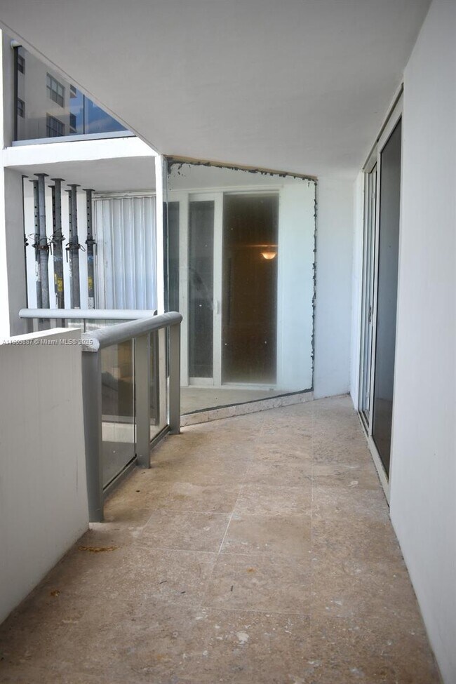 Foto del edificio - 6039 Collins Ave