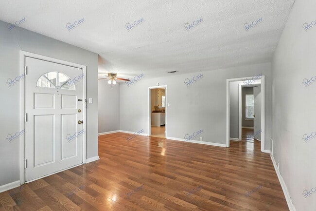 Building Photo - 1520 Hilltop Dr