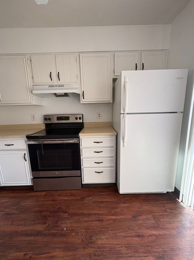 Building Photo - 1928 N Salem Ave