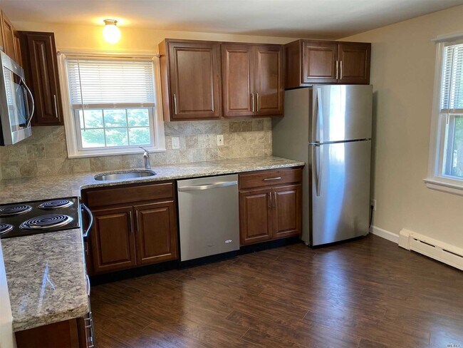 Building Photo - 241 Scudder Ave