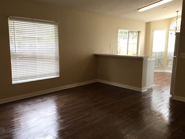 Foto del edificio - 317 McCoy Village Ct