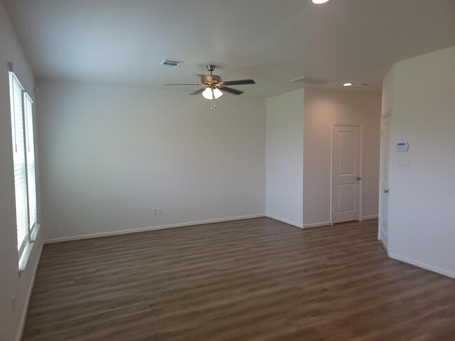 Foto del edificio - 1037 Tillman Ln