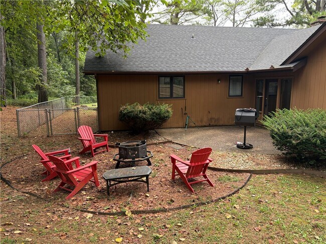 Foto del edificio - 80 Mayfair Dr