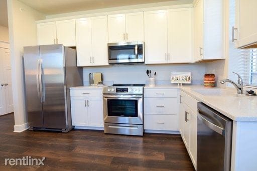 Building Photo - 1 br, 1 bath Apartment - 10417 S 131st Terry