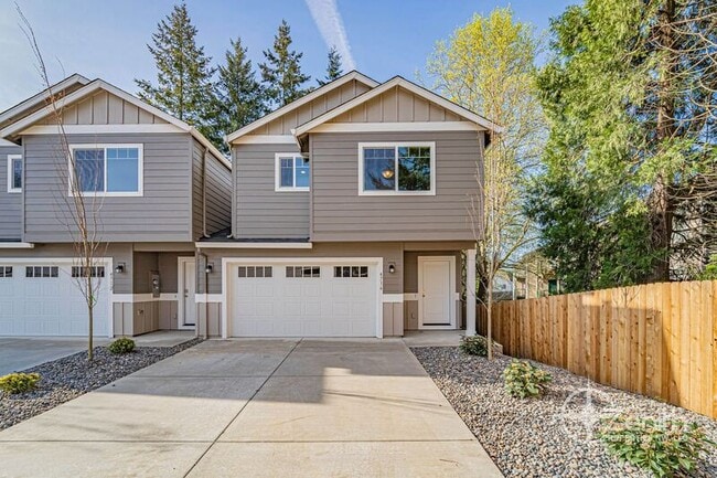 Building Photo - 4716 NE 37th Ct