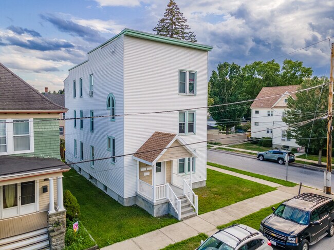 Building Photo - 617 Broadway