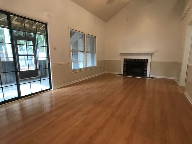 Foto del edificio - Three Bedroom Townhome on Savannah Southside