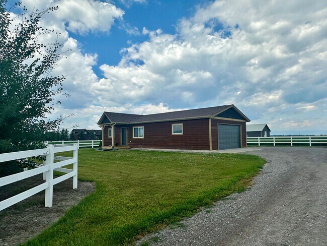 Building Photo - Charming Kalispell Home