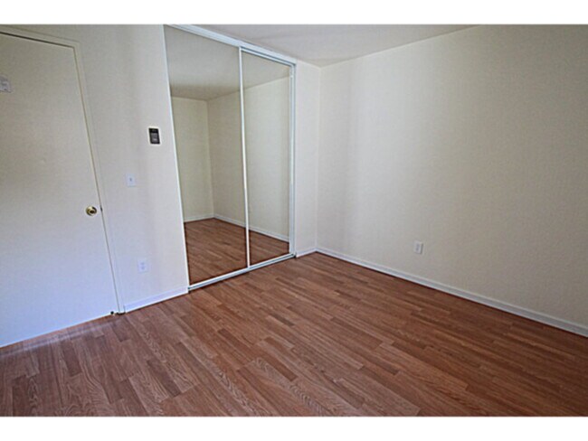Foto del edificio - 239 D St