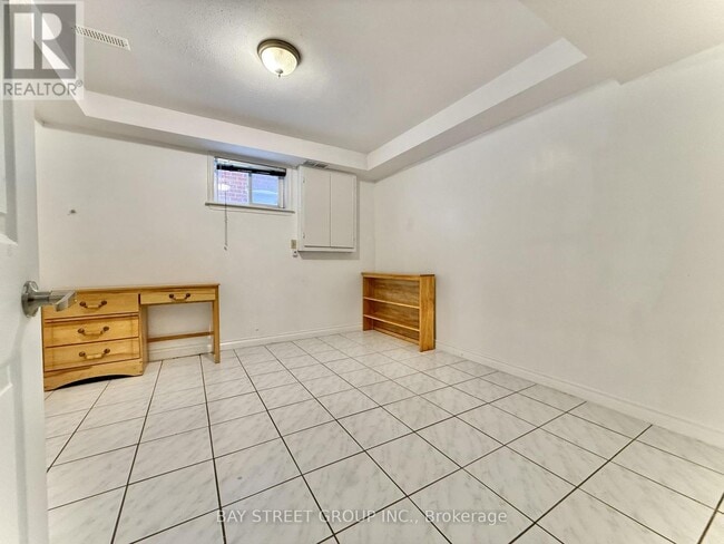 Building Photo - 4 Shepton Way