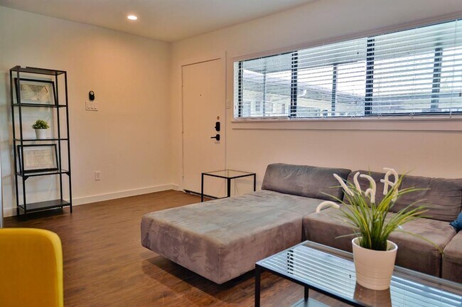 Building Photo - 2301 Commonwealth St