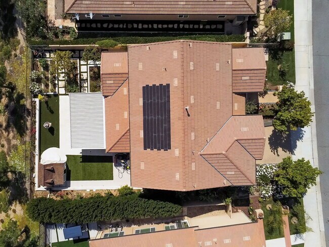 Building Photo - Immaculate 5-Bedroom Executive Home in Desirable Plum Canyon