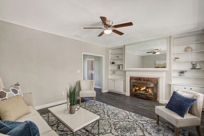 Foto del edificio - 4643 Woolman Ave