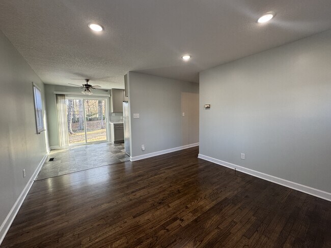 Building Photo - 142 Cardinal Rd