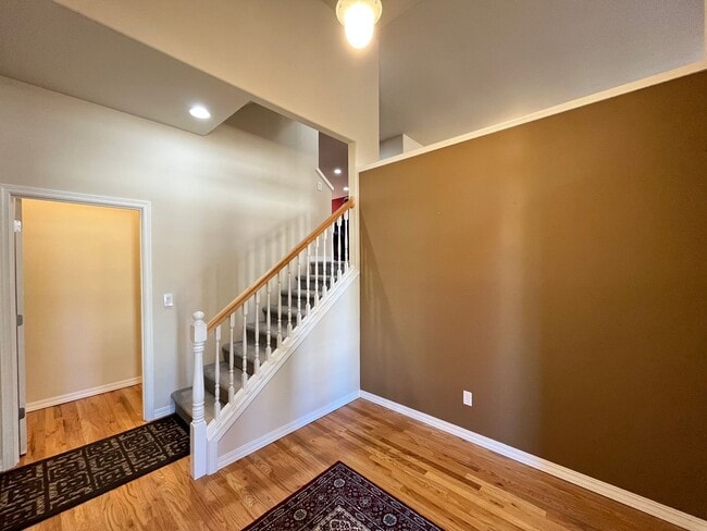 Building Photo - SW Beaverton Spacious 3Bed 2.5 Ba + Bonus ...