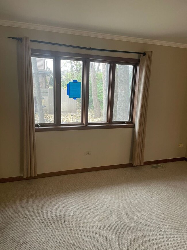 Building Photo - 320 N Airlite St