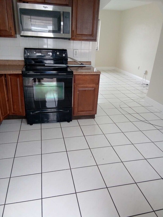 Kitchen - 6235 Dawson St