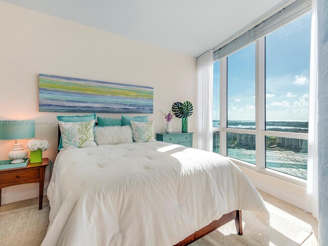 Foto del edificio - 100 South Pointe Dr