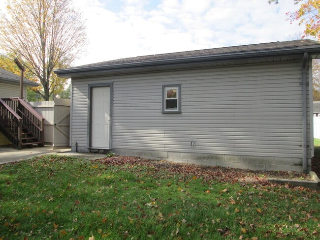 Building Photo - 3968 Staatz Dr
