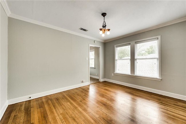 Foto del edificio - 5816 Goodwin Ave