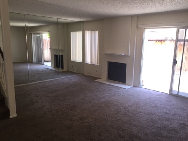 Building Photo - Carmel Valley Condo with garage