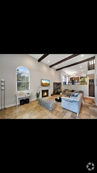 Building Photo - 2950 S Bentley Ave
